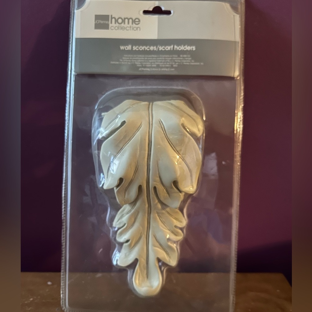 Home Collection Cream Wall Sconce/Scarf/Curtain swag or curtain rod holder